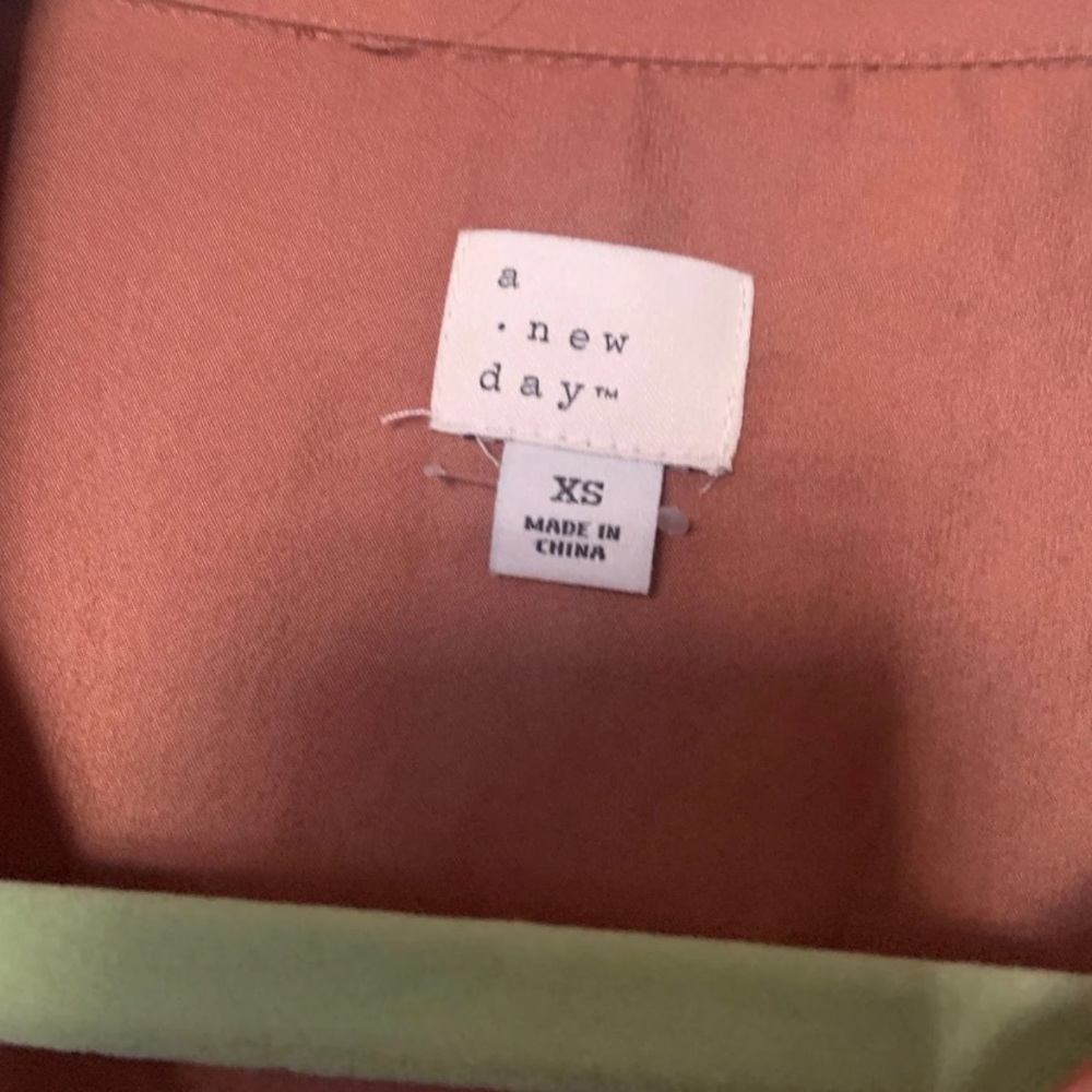 Button down top - Picture 2 of 4